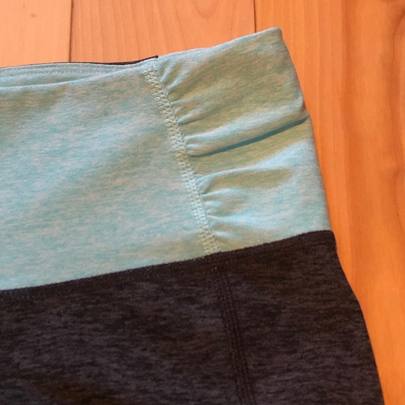 UNDER ARMOUR Crop Leggings - Picture 3 of 6